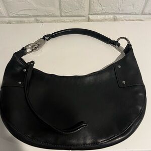 Vintage Gucci Leather Bag 
Shoulder and wrist strap 
Good Condition